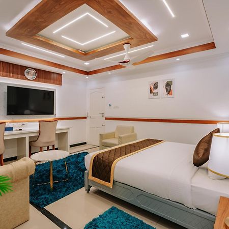Excellency Airport Hotel Kochi Exterior foto